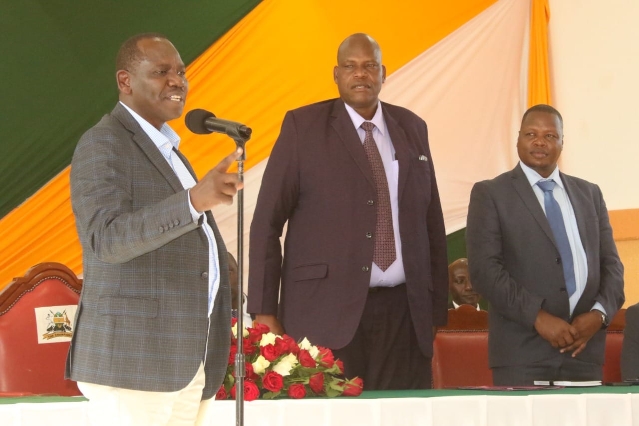 Governor Jonathan Bii (left) with Eldoret Municipal board member nominee Julius Kitur (centre) and KNCCI Uasin Gishu chairman Willy Kenei