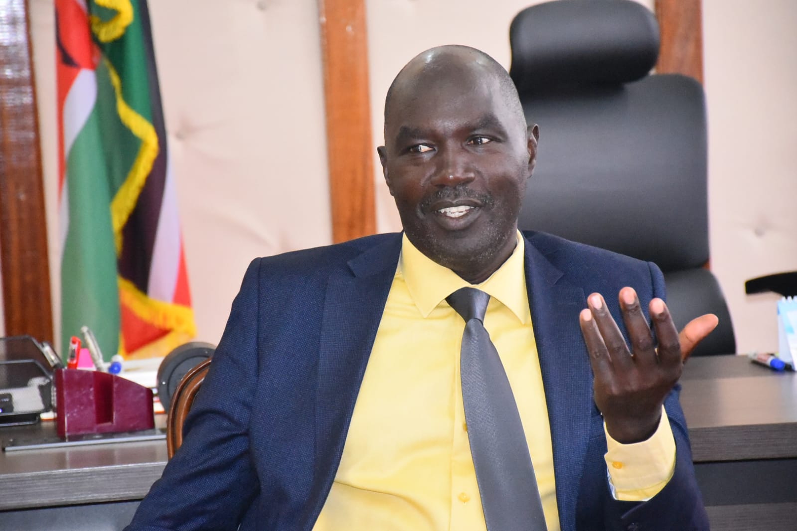 Uasin Gishu Deputy Govenror Eng. John Barorot duirng the meeting with officials from the Ministry of Tourism.