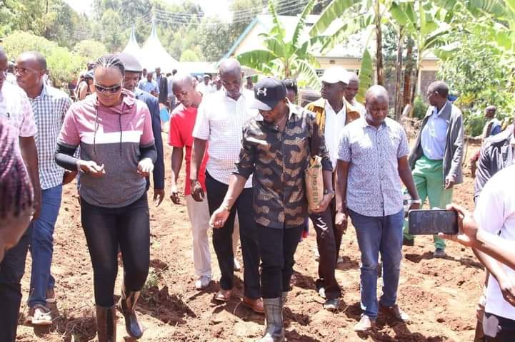 Governor Natembeya joins farmers in planting.