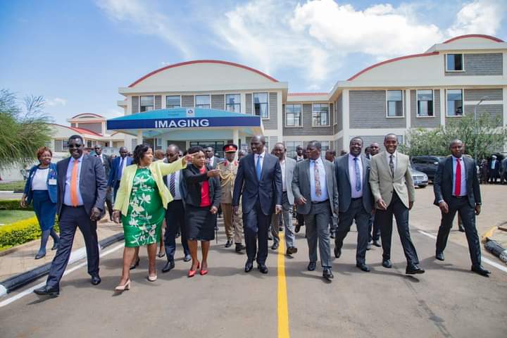 President Ruto at the Kenyatta University Teaching, Referral and Research Hospital (KUTRRH) with other top government officials.