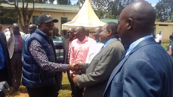 The governor asked the project contractor to give locals priority in jobs.