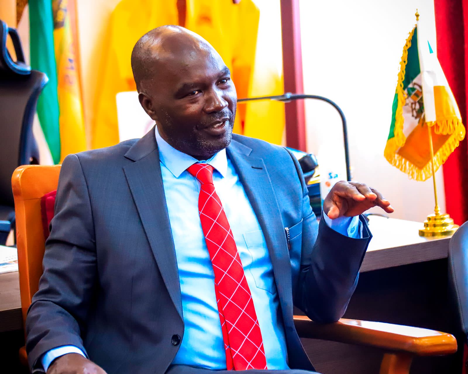 Uasin Gishu Deputy Governor Eng John Barorot speaks during a meeting with KIMC officials.