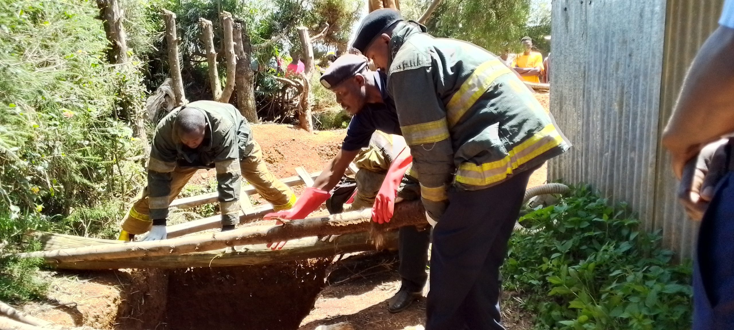 Uasin Gishu Firefighting brigade retrieving the body of an 80-year-old man from a borehole at Chemaluk village, Sergoit Ward, Moiben Sub County.
