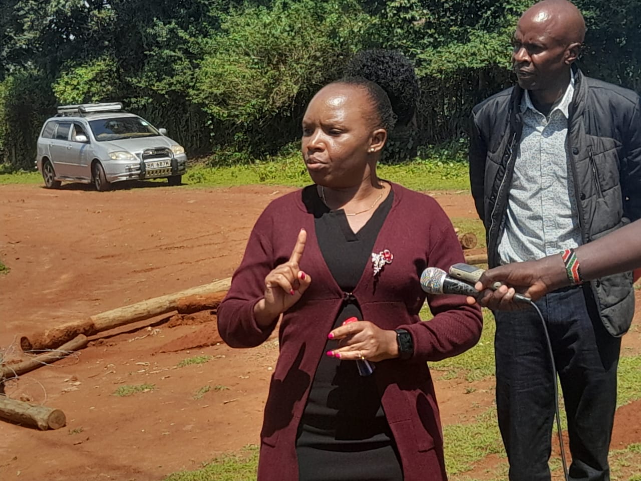 Lands CECM,  Janerose Mutama addressing residents of Kaisagat area. Photo/Kipkorir Tarus.