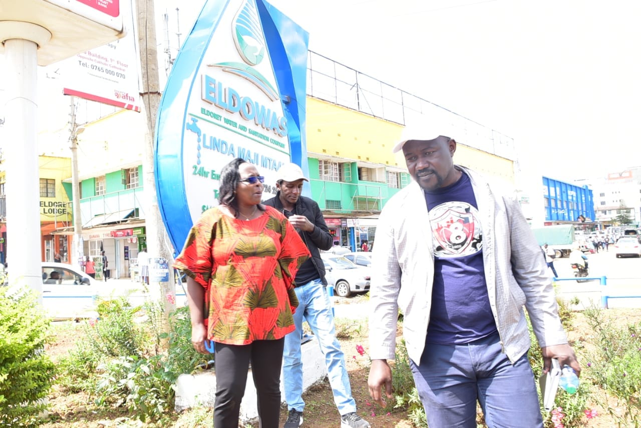 Director Manjo with IEK officials during a visit within Eldoret CBD.
