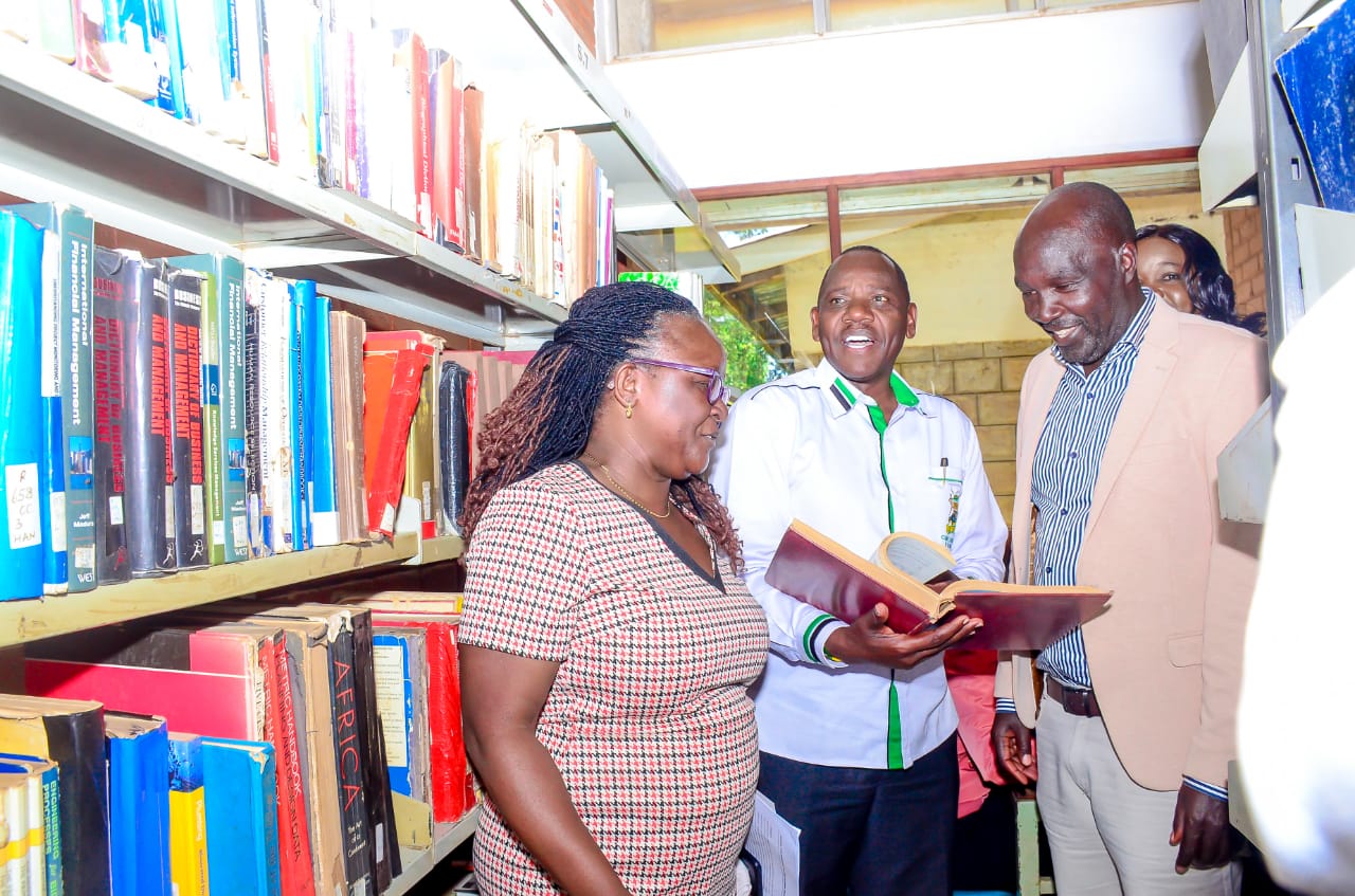 Governor Bii with Eng Barorot during a tour of the Eldoret Library on October 3, 2023.