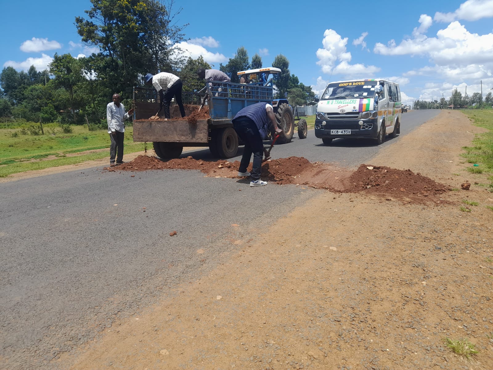 Nyakinyua residents erecting temporary speed bumps on Kitale-Eldoret highway to control vehicles' speed. Photo/Kipkorir Tarus