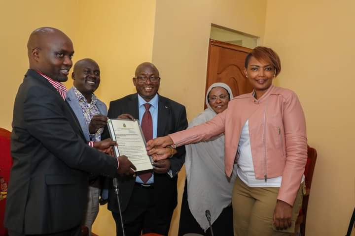 The governor presenting recommendations on how to end banditry in Kerio Valley.