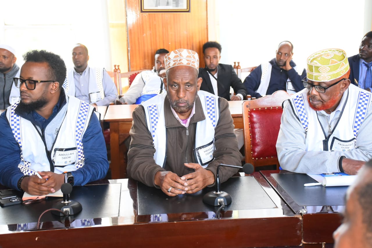 Part of the Somalia delegation at the Uasin Gishu County headuaters.