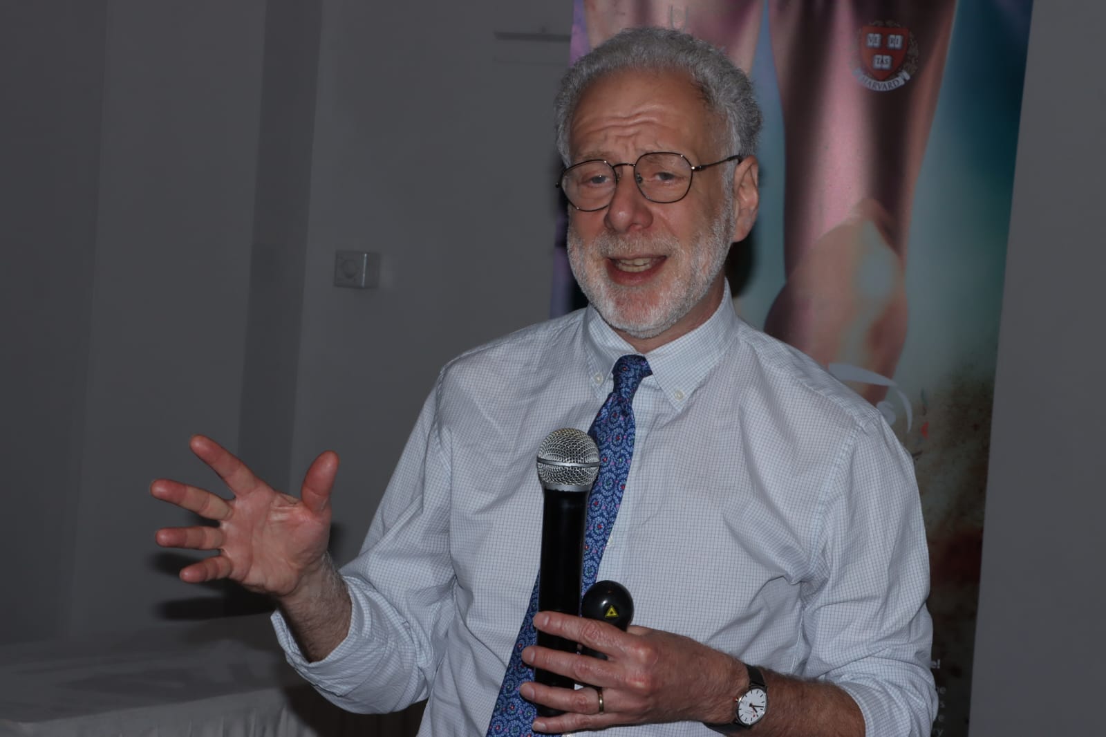 Prof. Daniel Lieberman, a professor from Havard University.