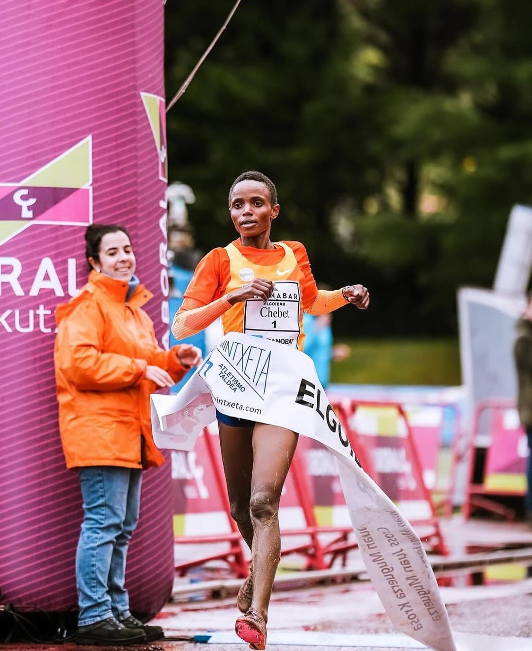 Beatrice Chebet crossing the line to win the race on January 7, 2024.