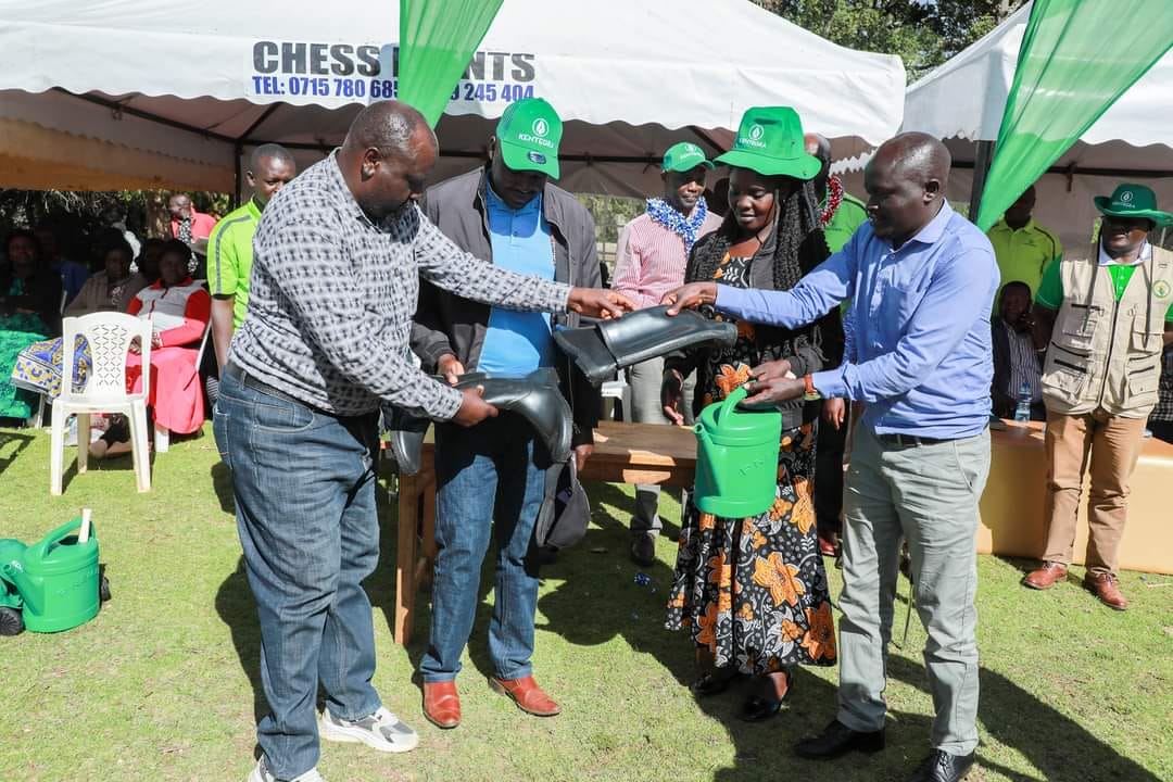 Kentegra Company delivered seeds to the farmers and other items to use in farming. Photo/GPS.