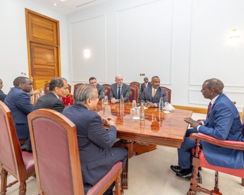 President Ruto during a meeting with officils from Liptons Teas and Infusions and Brown Investments