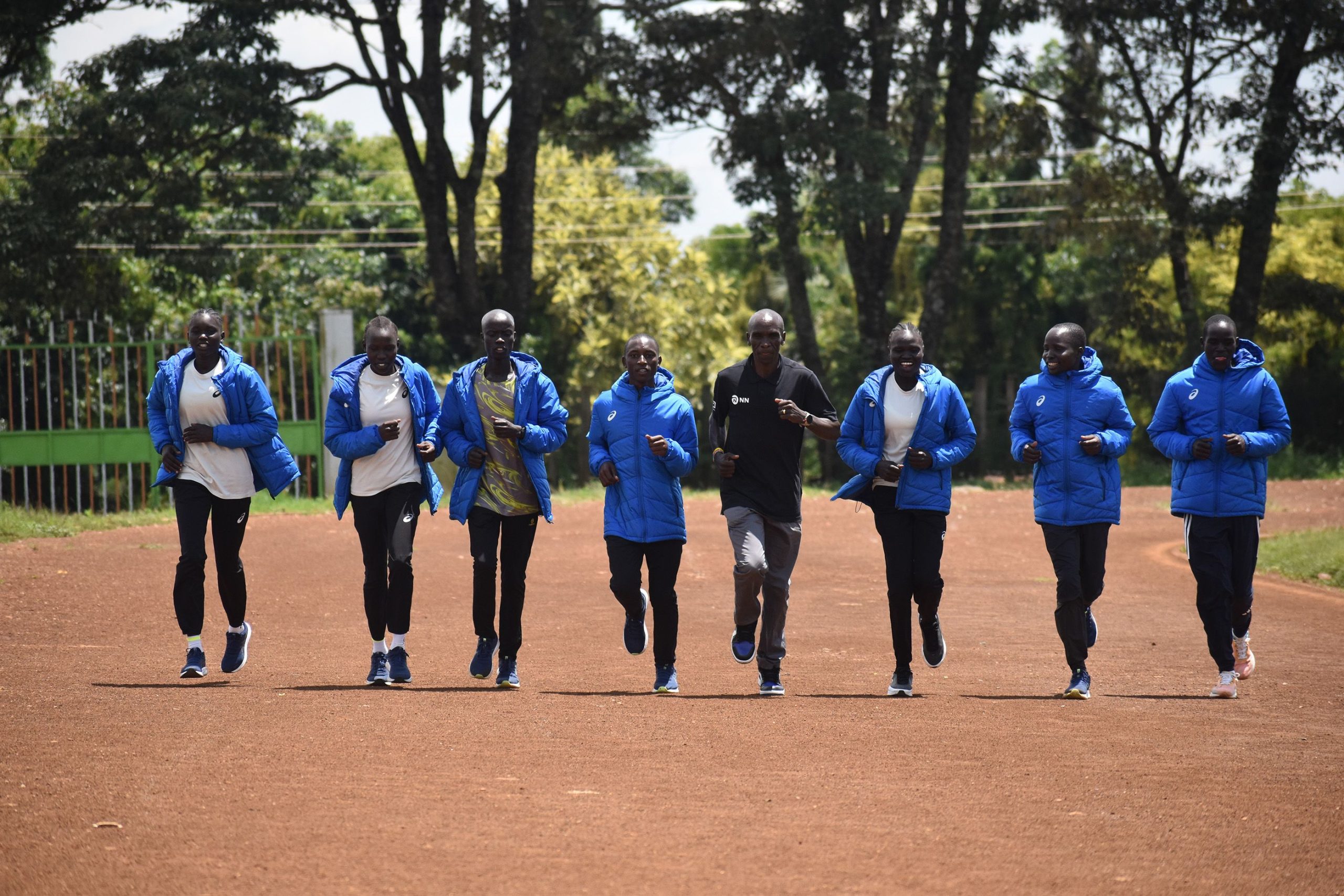 Mentor Eliud Kipchoge runs alongside members of the refugee athletics team (© Michelle Katami)