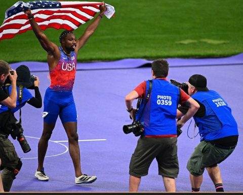 Athletics photographers in action