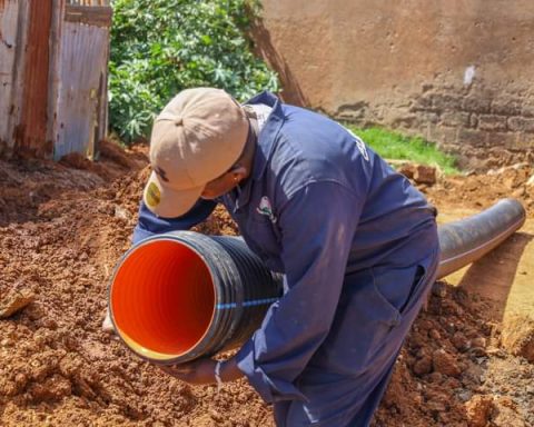 Eldowas water pipeline worker