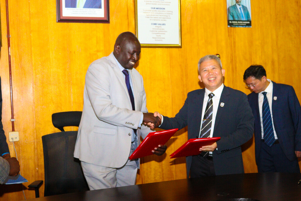 Hainan University Vice-President, Qiu Xiguang, and the Vice-Chancellor of the University of Eldoret, Prof. Thomas Cheruiyot