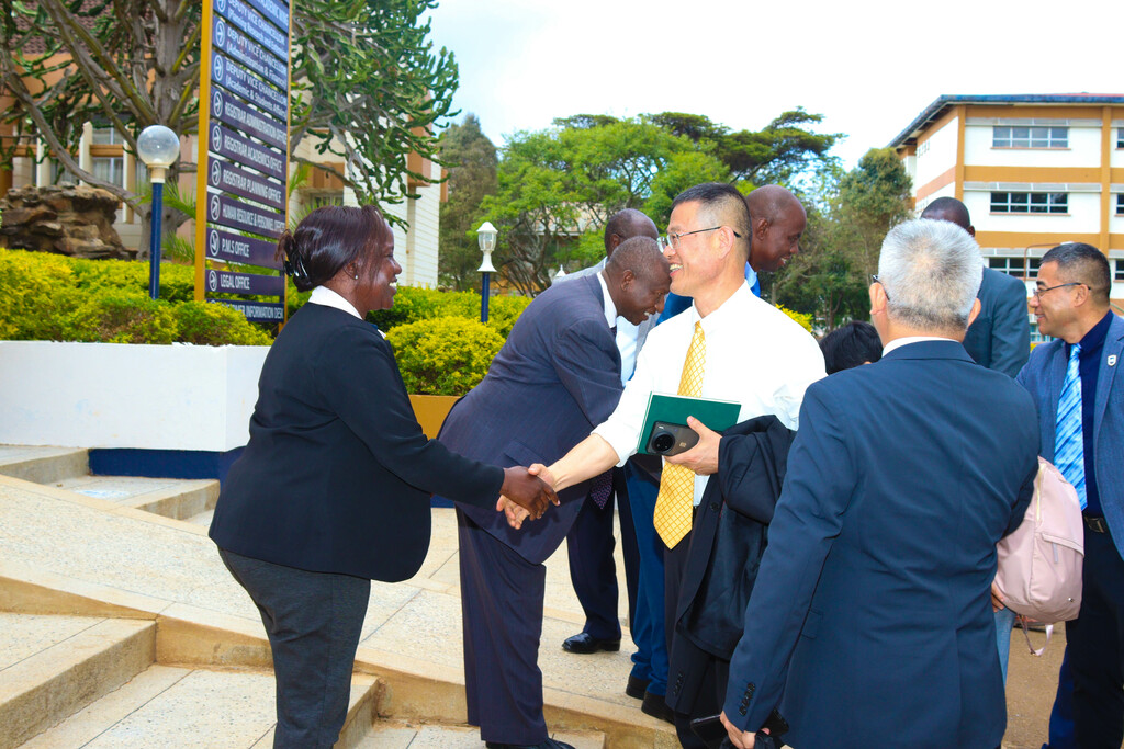 Hanian university officials when they arrived at UoE for the MoU saigning