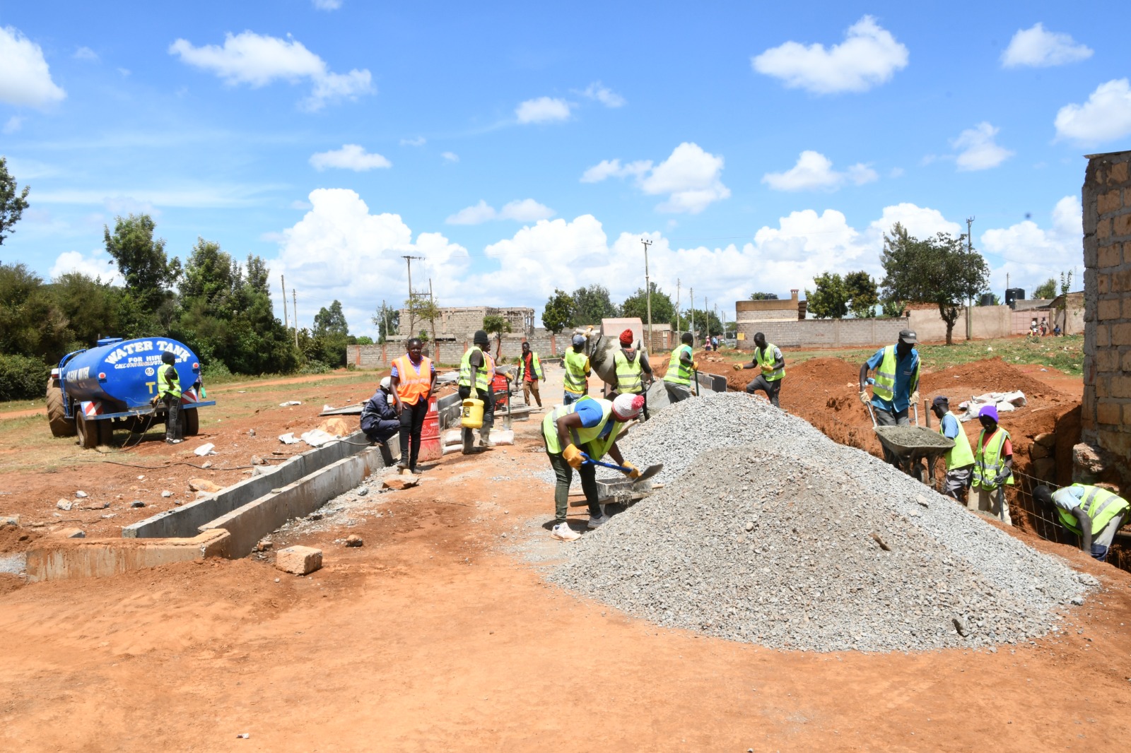 Ongoing improvement of road to bitumen standards in Maili Inne informal settlement. The project is being undertaken through KISIP II.