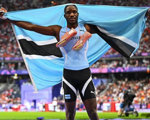 Letsile Tebogo holding Botswana's flag at the Paris 2024 Olympic Games