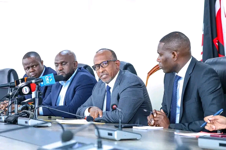 Health CS Aden Duale flanked by other officials during a media briefing at Afya House in Nairobi