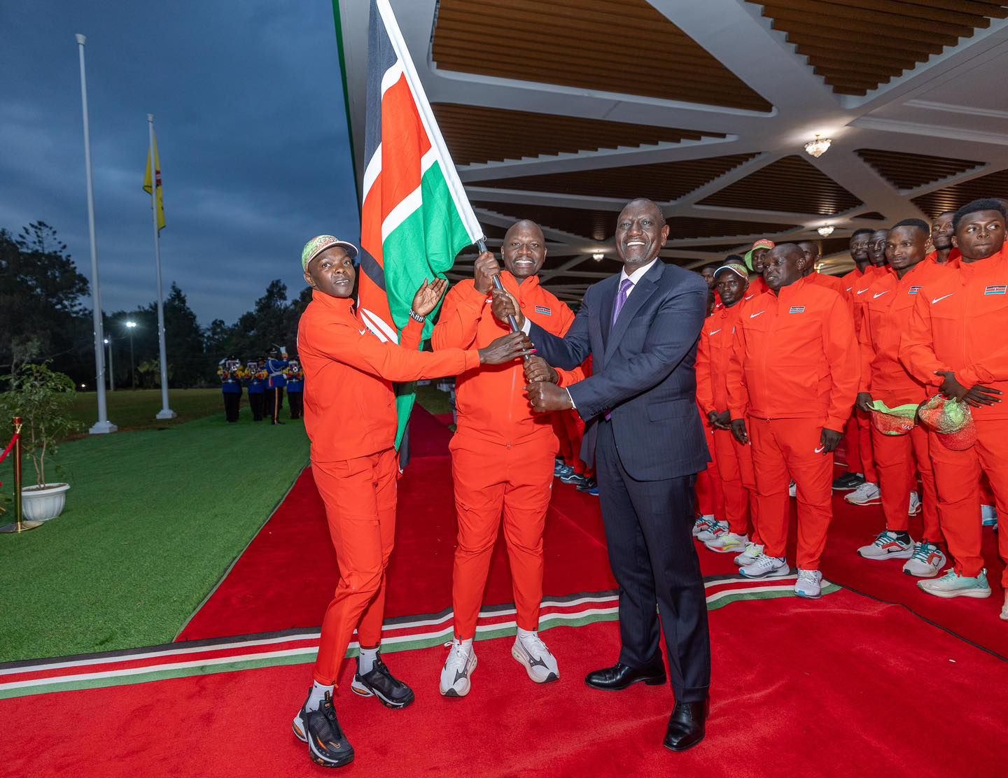 Ruto hands over flag to Kenya's team to Tokyo World Championships