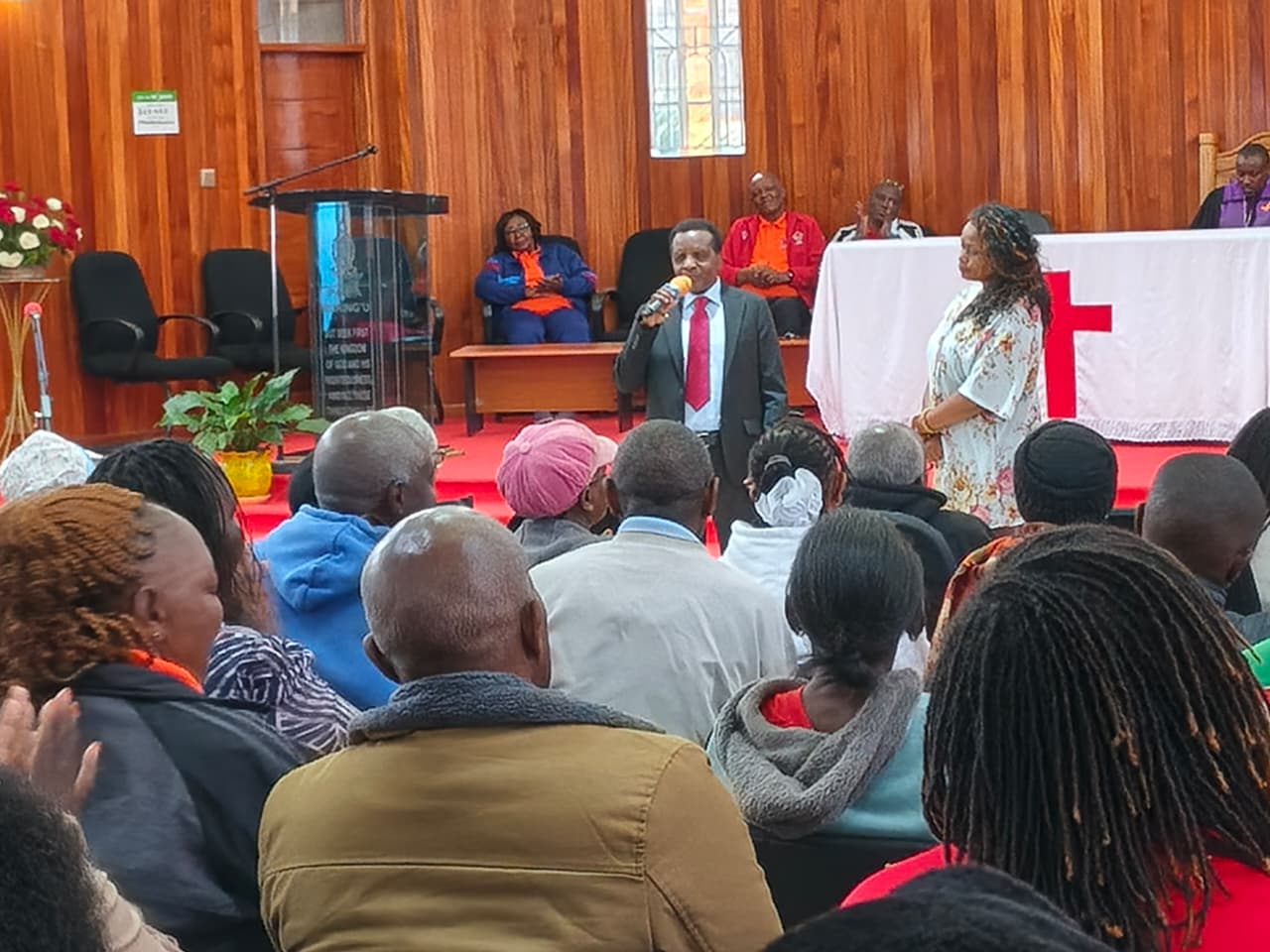 Reuben KIgame speaks to congregants at Reuben Kigame at PCEA Ruring’u Churc