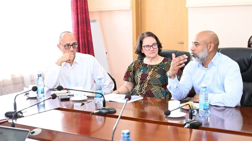Canadian delegation in meeting with KMTC officials 