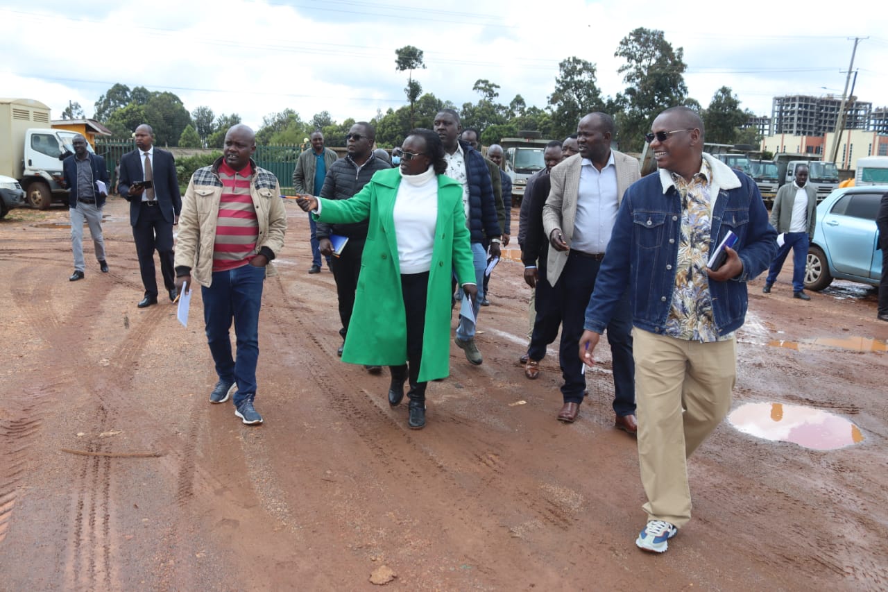 Uasin Gishu MCAs with Roads Department officials 