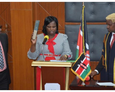 Kimumu MCA Sarahj Malel (c) takes oath as her Langas counterpart Francis Muya and Uasin Gishu County Assembly Speaker Phillip Muigei looks on.