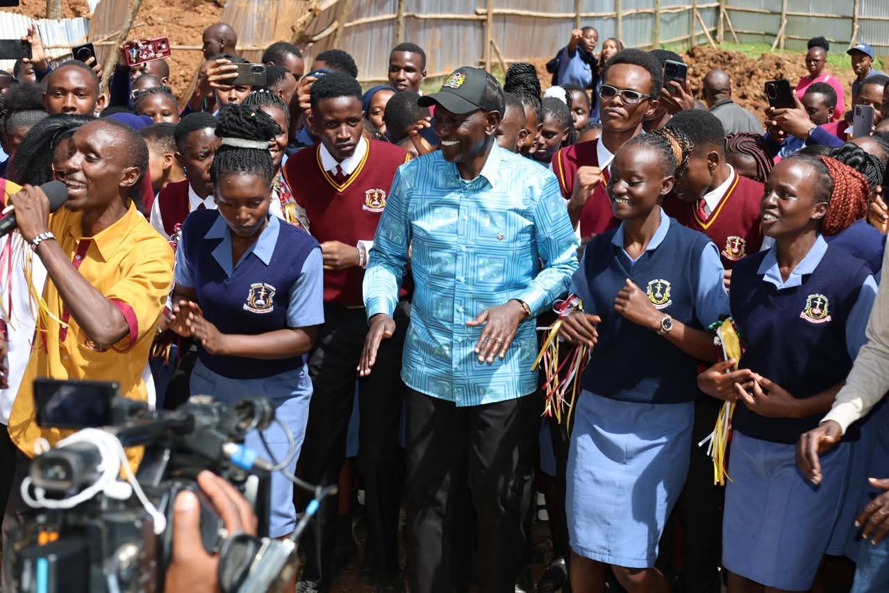 Kenyan president William Ruto with KMTC students
