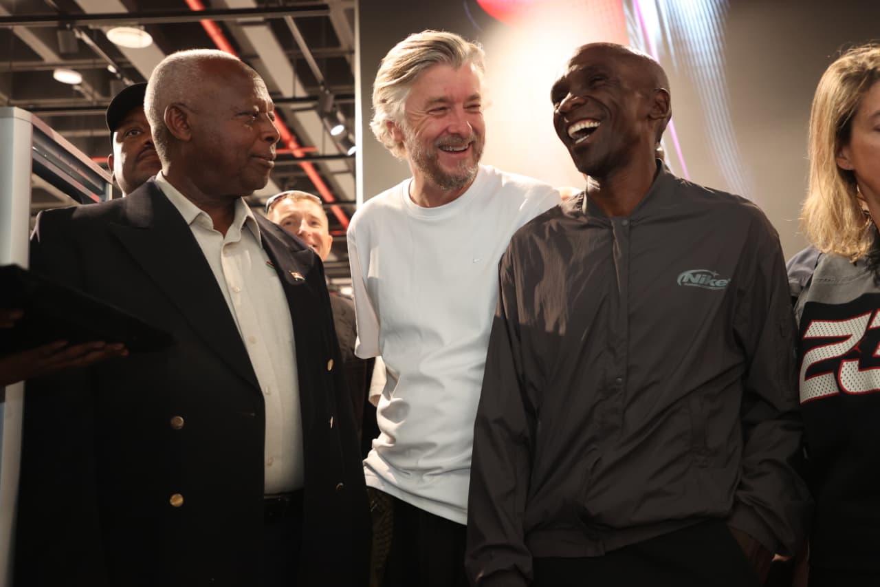 AK President Jack Tuwei with Eliud Kipchoge and Nike Kenya General Manager Kieran Murphy