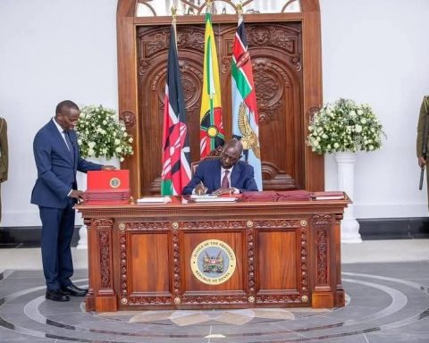 Ruto signing the Special Economic Zones Bill into law