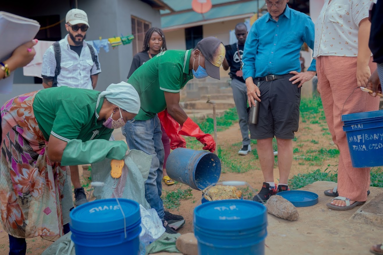 Waste pickers in tanzania demonstrates how organic waste are measured: Image Credit: GAIA Africa