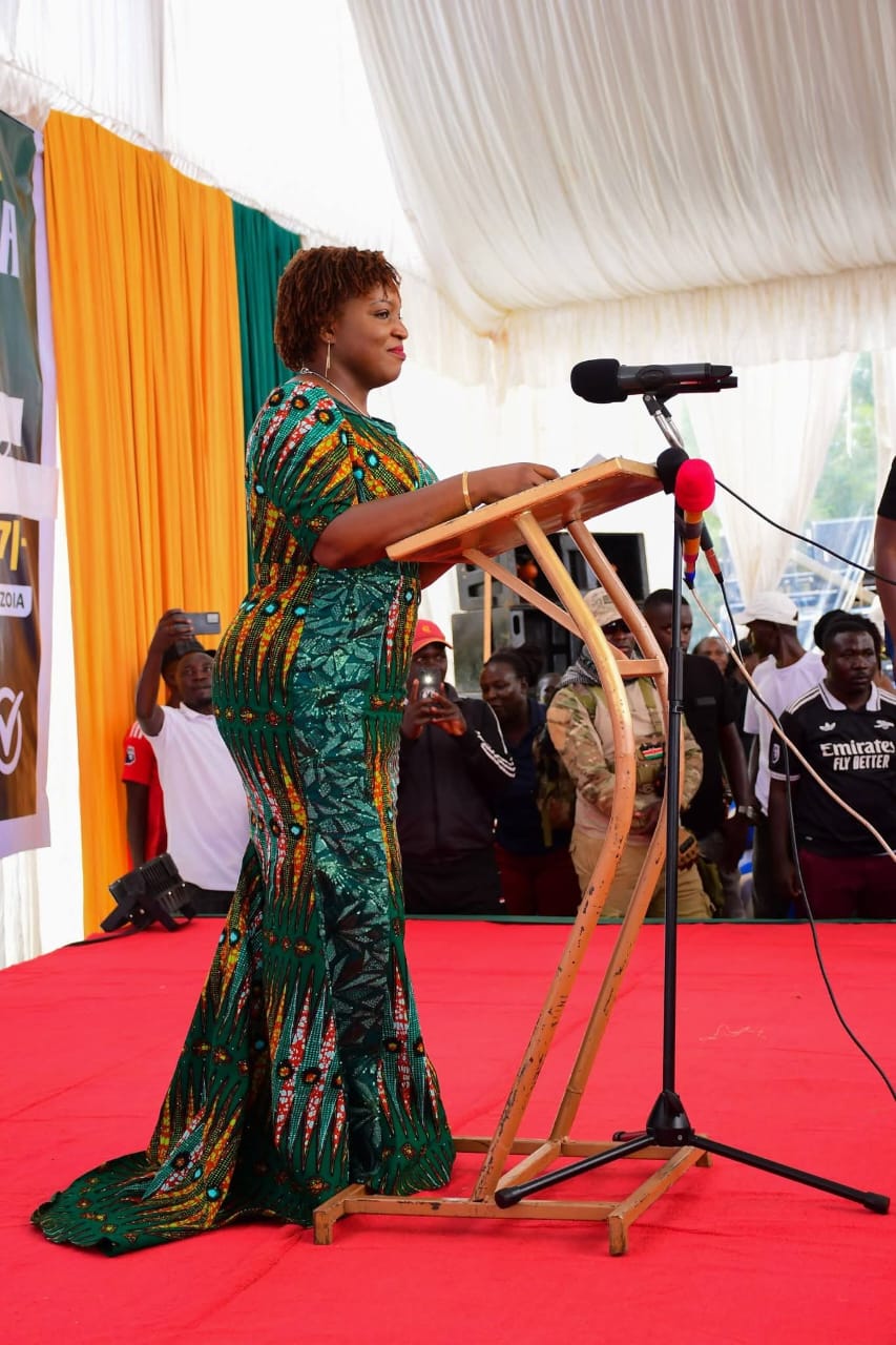 Former CS Susan Nakhumicha addressing women, profesionals and opinion leaders at her Chebarus residence