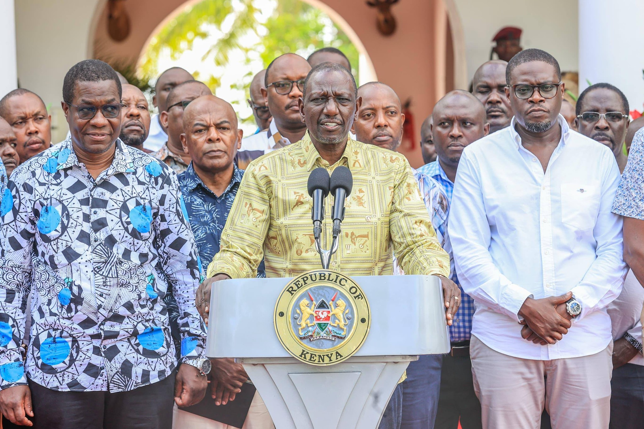 President Ruto (c) with CS Opiyo Wandayi and Nairobi Governor Johnson Sakaja during a media briefing in Mombasa after a meeting with transport sector players.