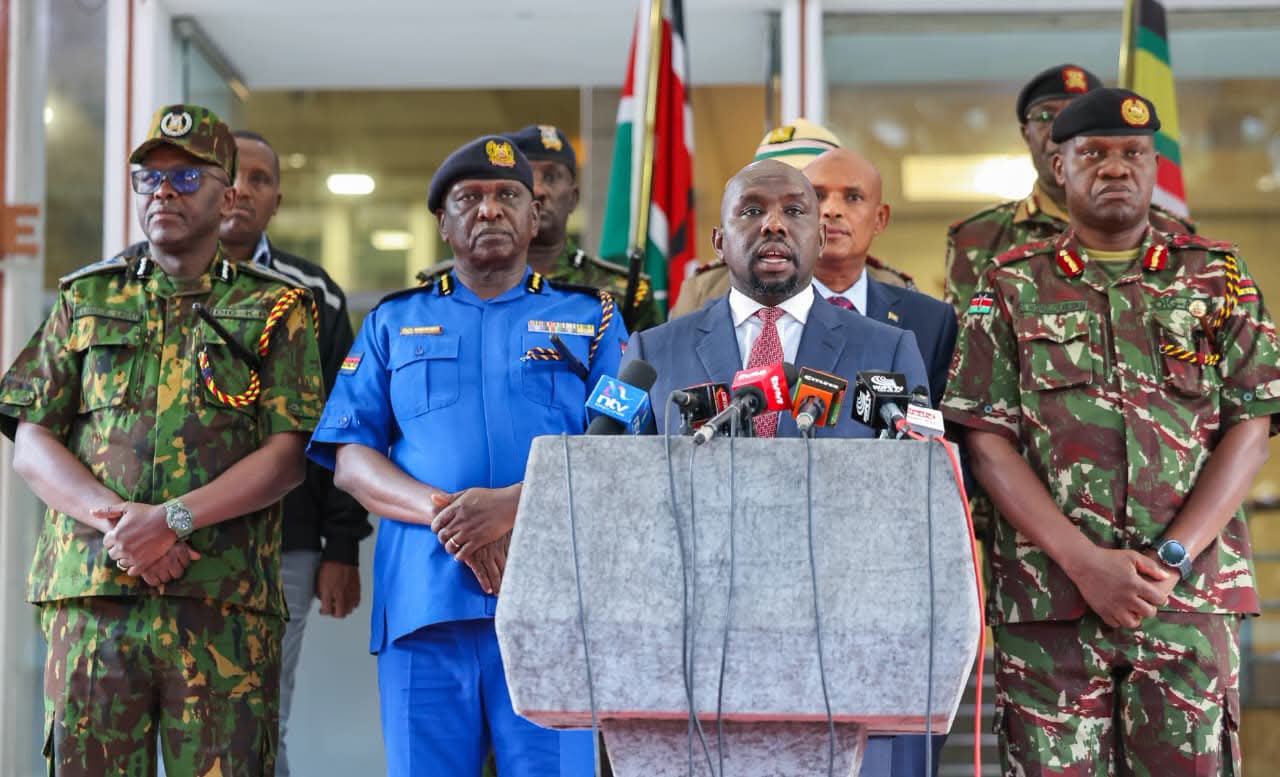 Murkomen with police chiefs 