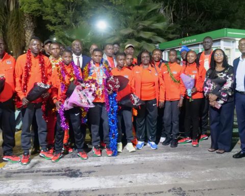 Kenya’s junior battalion from the World Under-20 in Oregon returned to the country to a red-carpet reception at the Jomo Kenyatta International Airport (JKIA) on Wednesday night