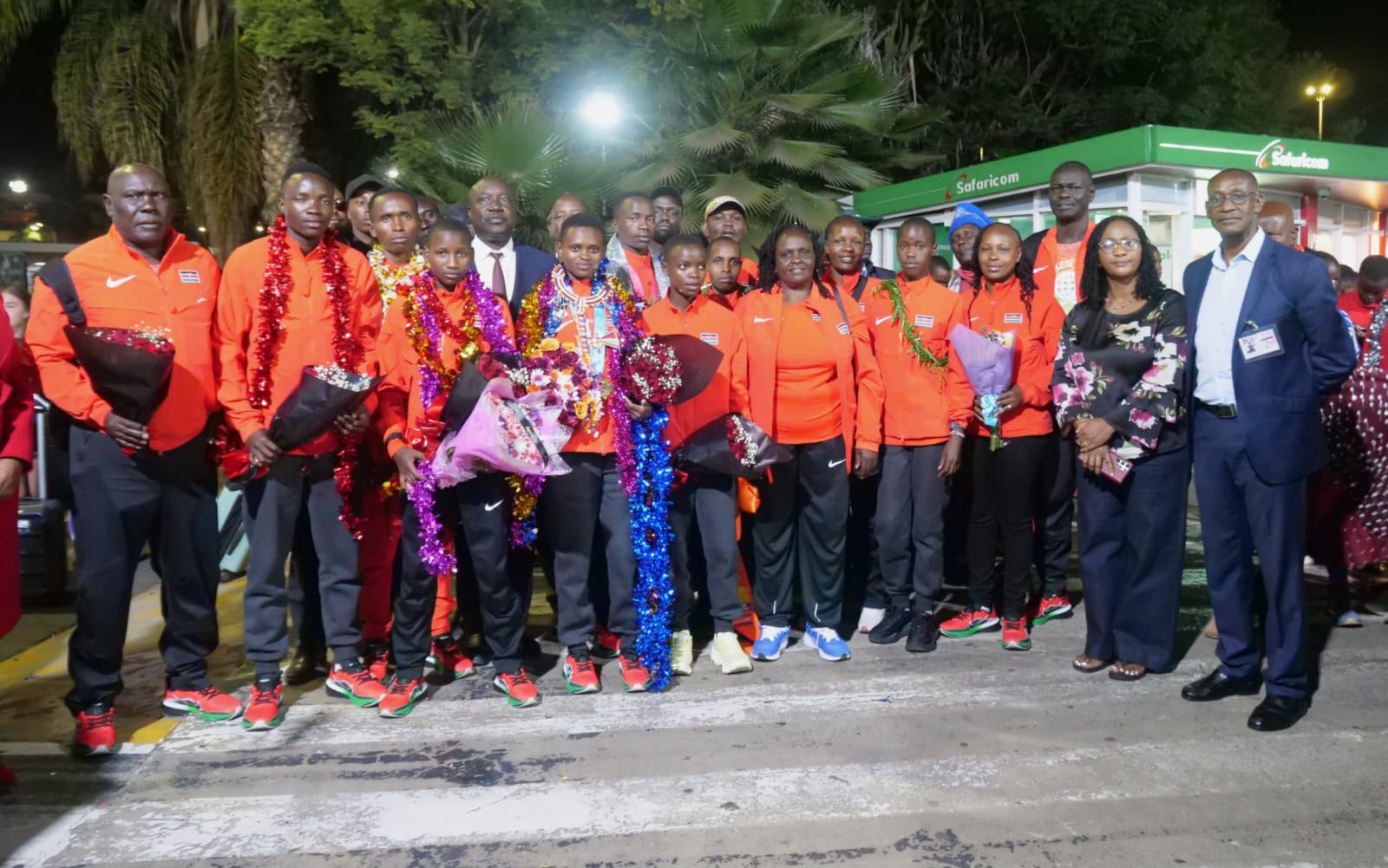Kenya’s junior battalion from the World Under-20 in Oregon returned to the country to a red-carpet reception at the Jomo Kenyatta International Airport (JKIA) on Wednesday night