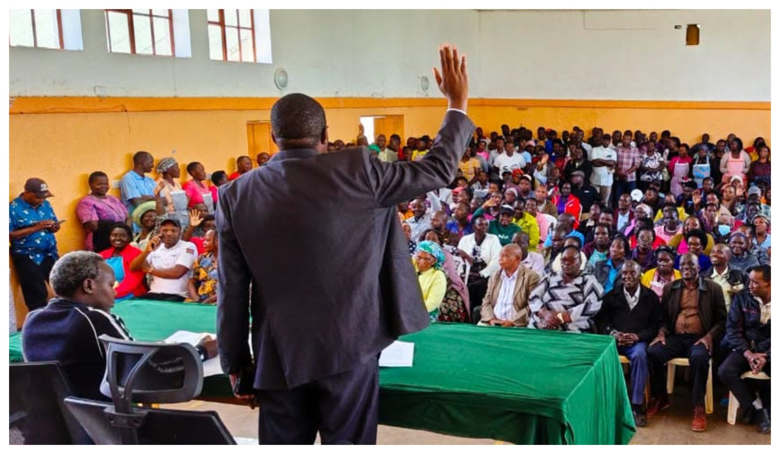Traders during an engagement with Uasin Gishu County officials