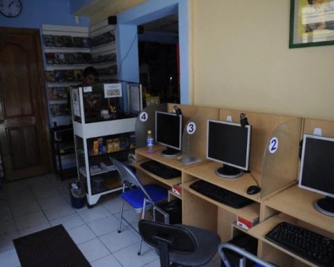 CA clarifies new cyber cafe license rules