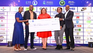 KWAL’s Commercial Director, Alice Mwalimo, leads the team in handing over a Ksh 10 million cheque to Standard Chartered’s Head of Corporate Affairs, Brand & Marketing (CABM) for Kenya & Africa, Joyce Kibe (far left), and Standard Chartered Nairobi Marathon Local Organizing Committee member David Mwindi (far right)