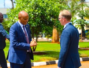 Kenya's Director of Criminal Investigations, Mohamed I. Amin (left) with the British High Commissioner to Kenya, Matt Baugh OBE.