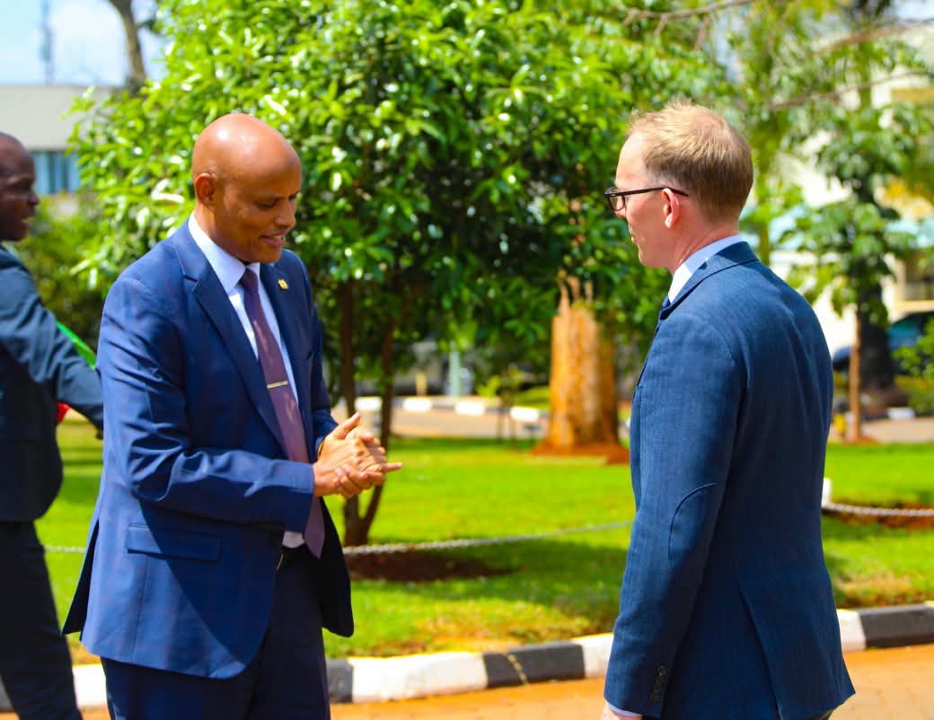 Kenya's Director of Criminal Investigations, Mohamed I. Amin (left) with the British High Commissioner to Kenya, Matt Baugh OBE.
