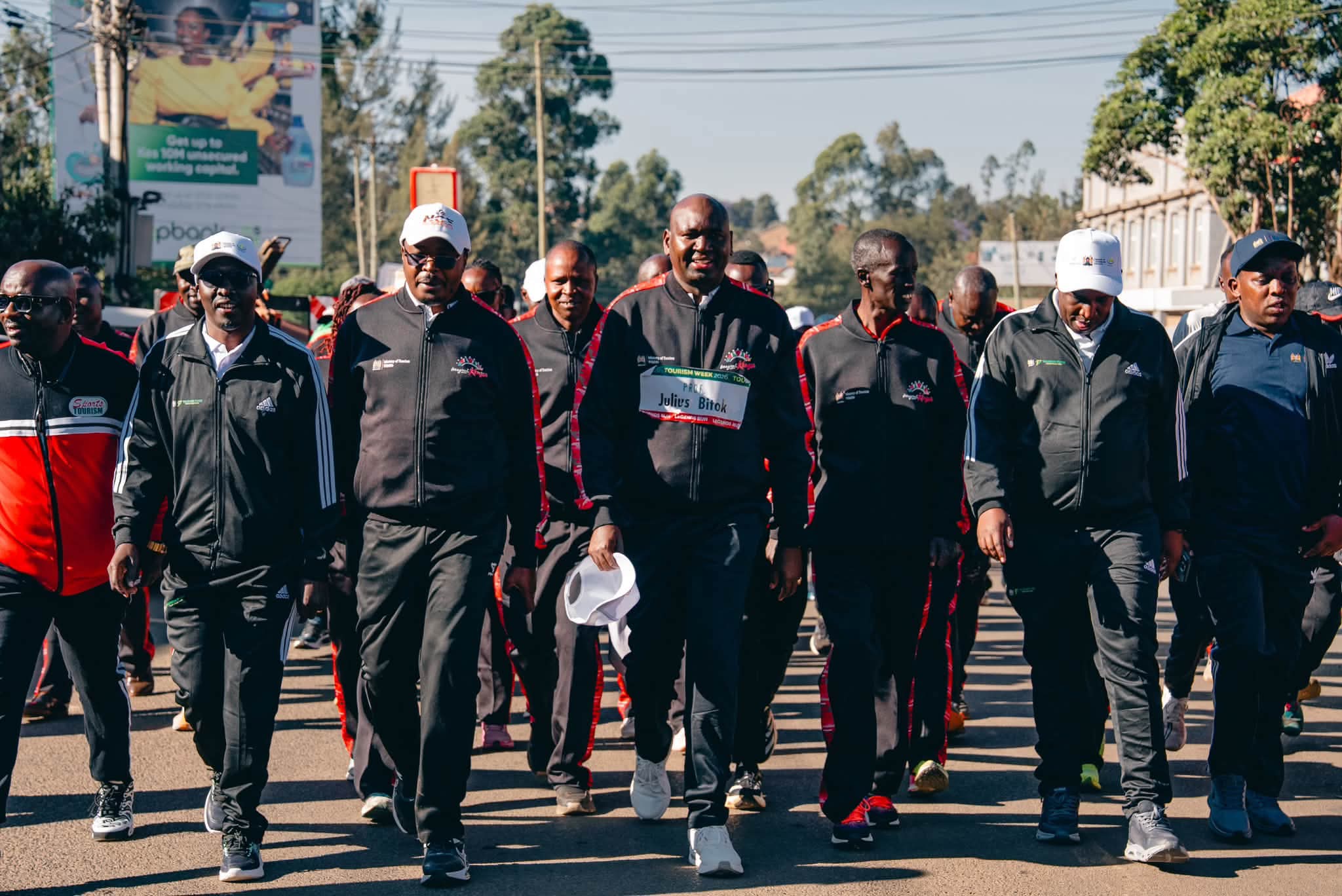 Athletics Legends in Symbolic Run for Tourism