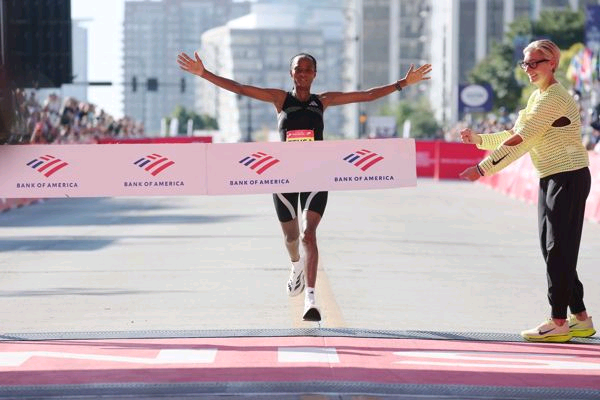 Hawi Feysa wins the Chicago Marathon