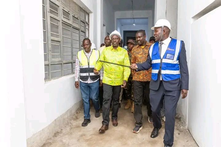 President Ruto inspecting Ziwa Level V Hospital accompanied by Uasin Gishu leaders